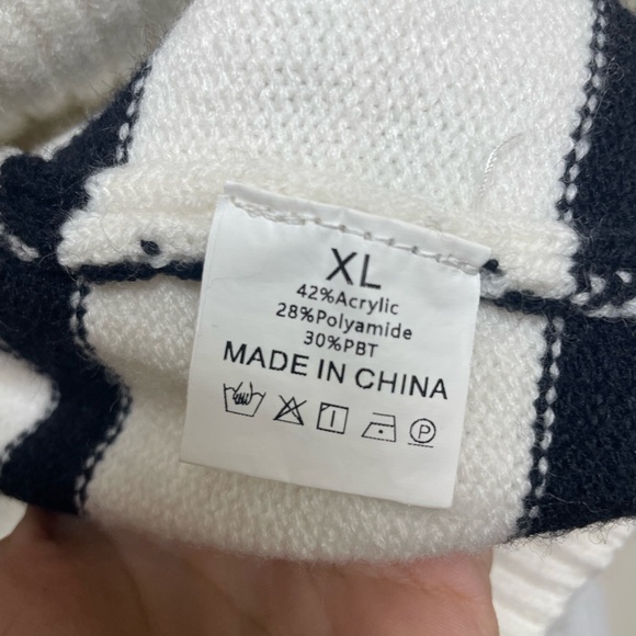 Striped black and cream white cropped quarter zip turtle neck sweater size XL - Picture 5 of 6